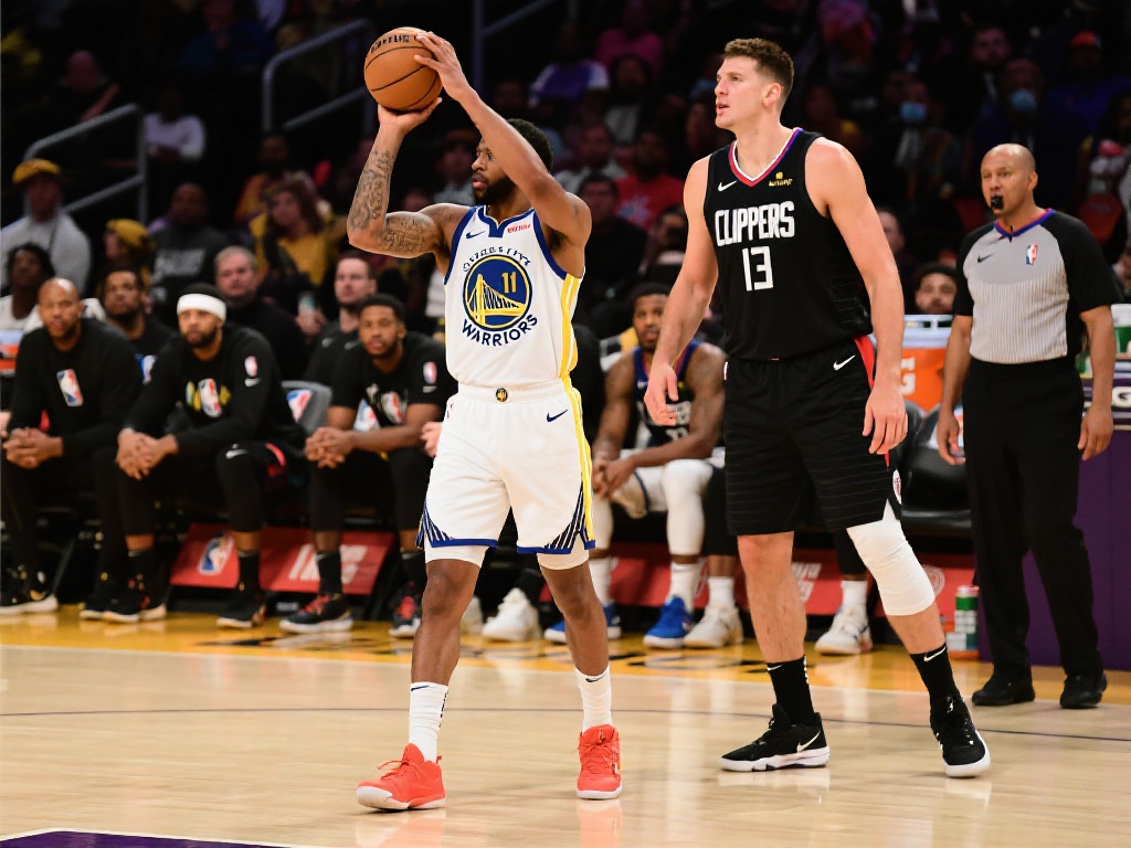 勇士前三节替补表现低迷，库明加穆迪9投全失，卢尼独得3分