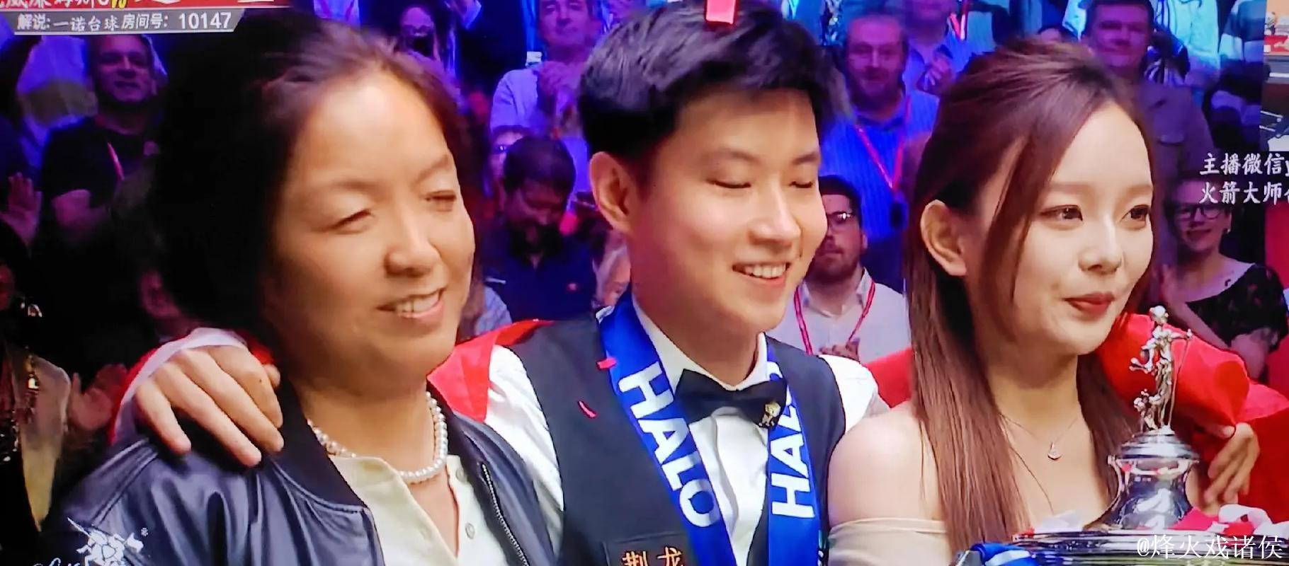 赵心童10-5大胜布雷切尔 成为90后首位英锦赛冠军 赵心童10-5大胜布雷切尔 成为90后首位英锦赛冠军